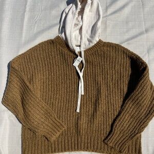 *NWT* Women's American Eagle Sweater w/ Attached Hood - Sz. L